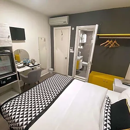 Piano Hotel